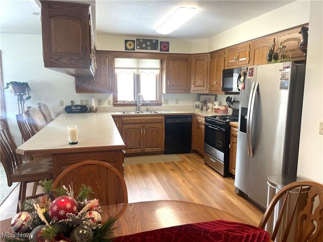 203 Pinehurst Drive, Dover, OH 44622