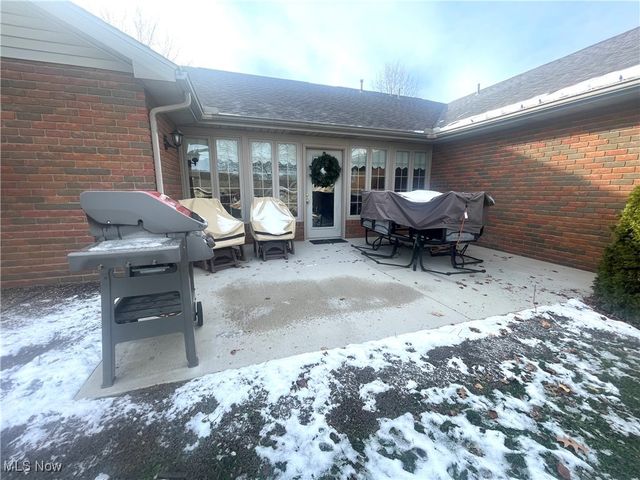 203 Pinehurst Drive, Dover, OH 44622