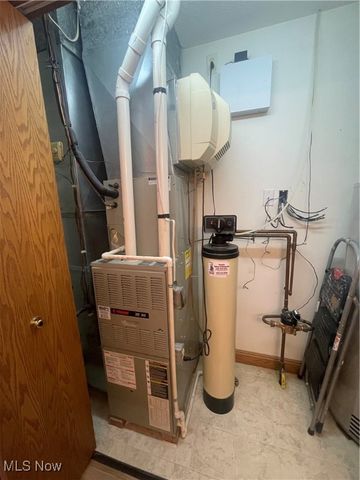 203 Pinehurst Drive, Dover, OH 44622