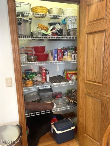 203 Pinehurst Drive, Dover, OH 44622