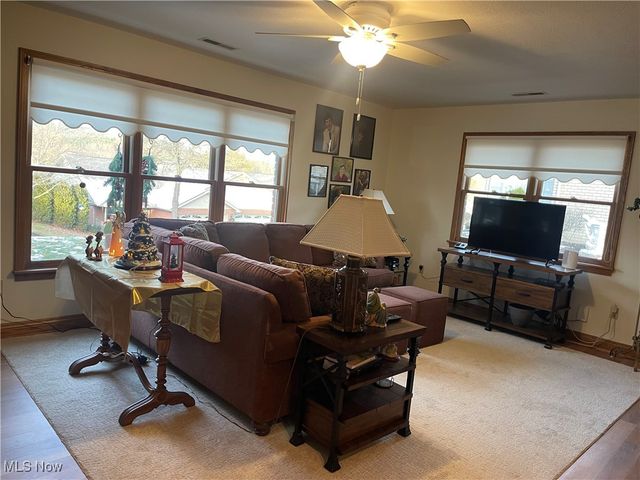 203 Pinehurst Drive, Dover, OH 44622