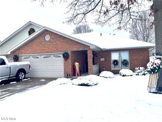 203 Pinehurst Drive, Dover, OH 44622