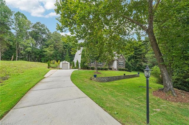 1550 Pike Place Court, Kernersville, NC 27284