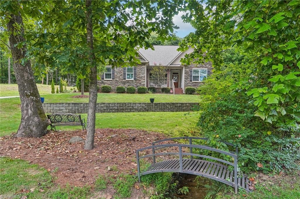 1550 Pike Place Court, Kernersville, NC 27284