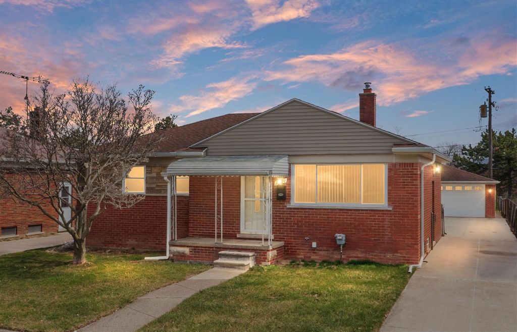 28110 Garfield Street, Roseville, MI 48066