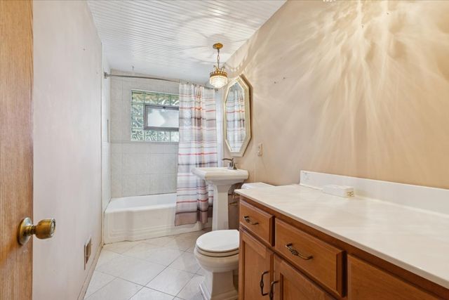 5440 S Edgewood Avenue, La Grange Highlands, IL 60525