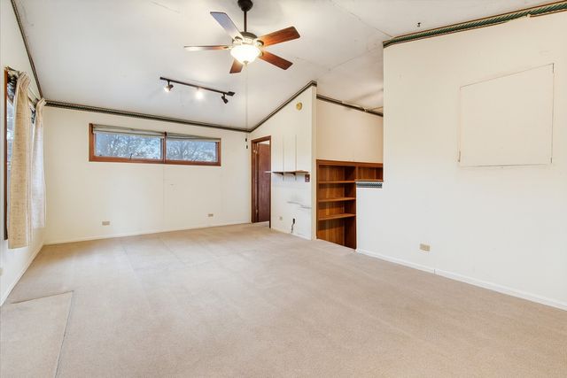 5440 S Edgewood Avenue, La Grange Highlands, IL 60525