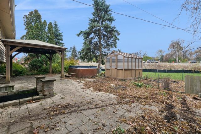 5440 S Edgewood Avenue, La Grange Highlands, IL 60525