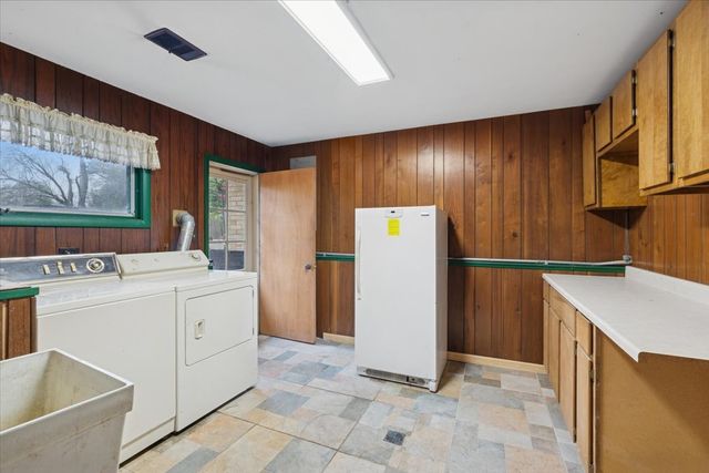 5440 S Edgewood Avenue, La Grange Highlands, IL 60525