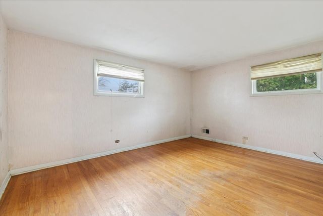 5440 S Edgewood Avenue, La Grange Highlands, IL 60525