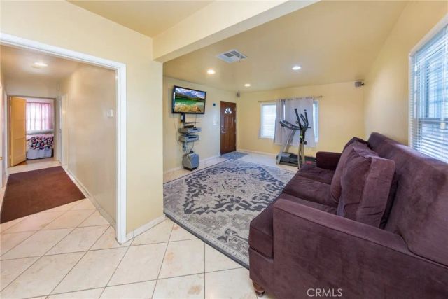 10425 Rainier Street, Sun Valley, CA 91352