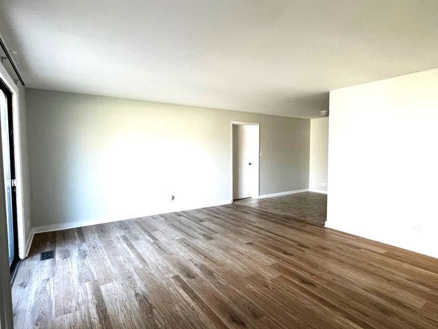 102 Tonset Court 102, Schaumburg, IL 60193