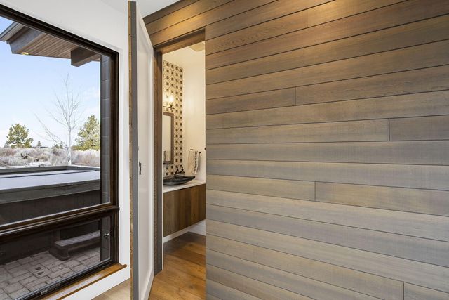 61438 Weinhard Court, Bend, OR 97702