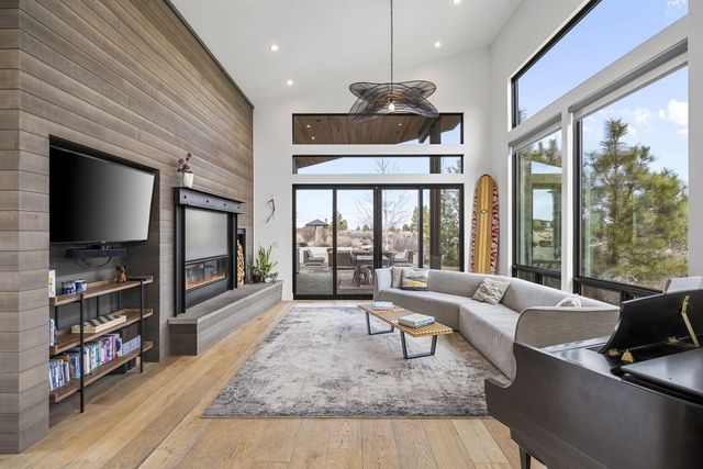 61438 Weinhard Court, Bend, OR 97702