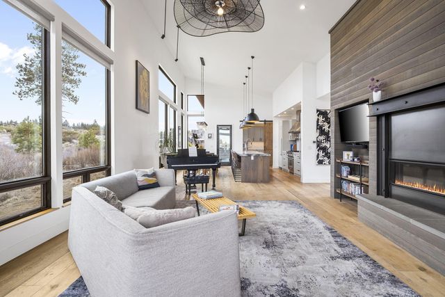 61438 Weinhard Court, Bend, OR 97702