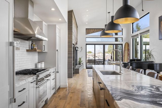 61438 Weinhard Court, Bend, OR 97702