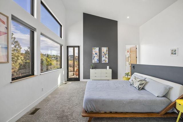 61438 Weinhard Court, Bend, OR 97702