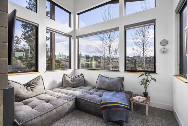 61438 Weinhard Court, Bend, OR 97702