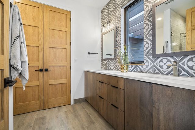 61438 Weinhard Court, Bend, OR 97702