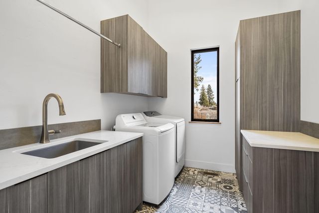 61438 Weinhard Court, Bend, OR 97702