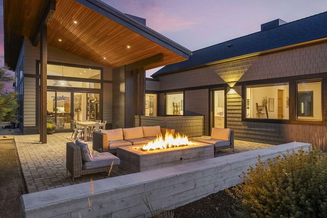 61438 Weinhard Court, Bend, OR 97702