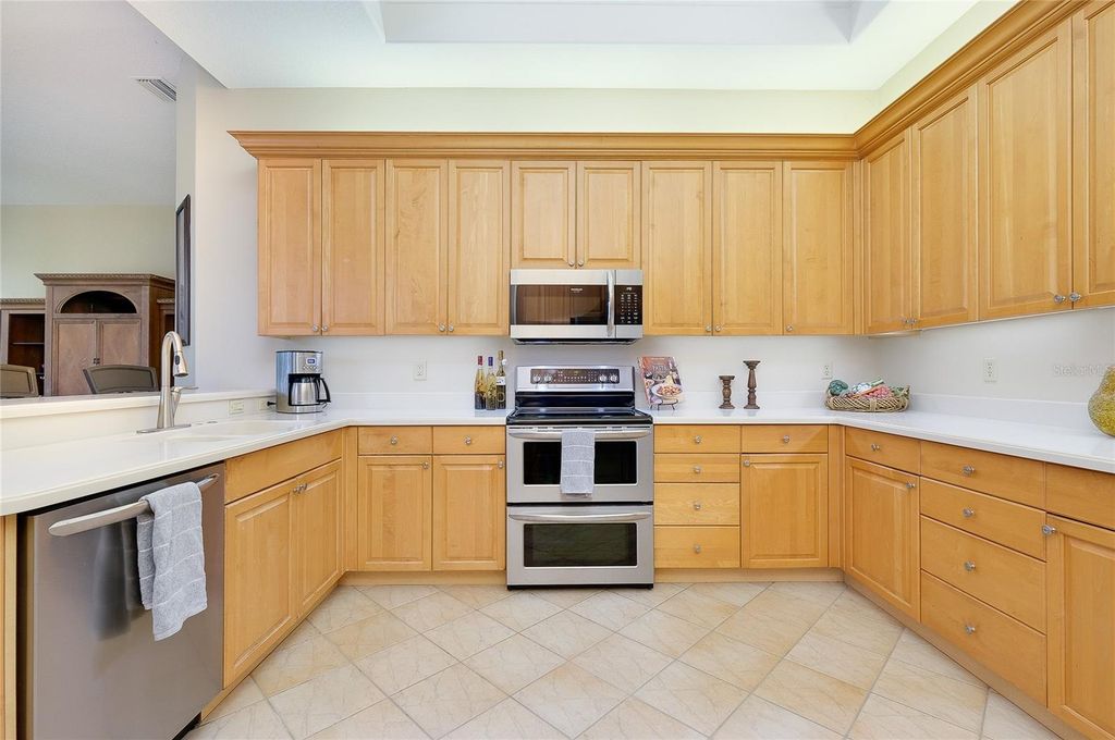 Image 14 of property listing at 5213 88TH ST E, Bradenton, FL 34211