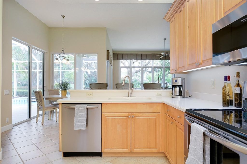 Image 16 of property listing at 5213 88TH ST E, Bradenton, FL 34211