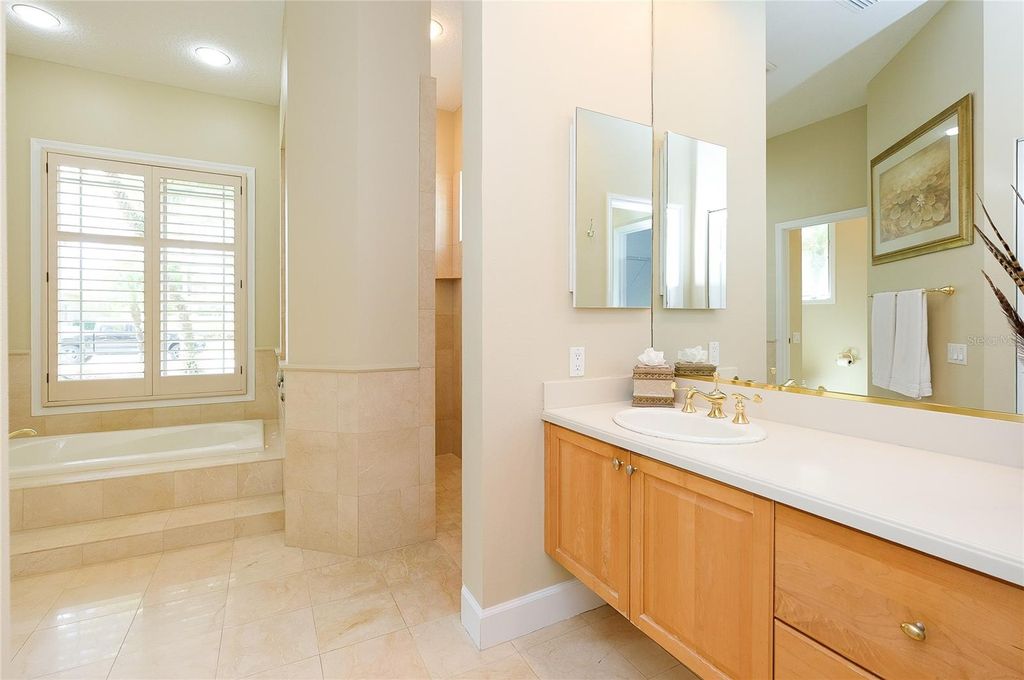 Image 35 of property listing at 5213 88TH ST E, Bradenton, FL 34211