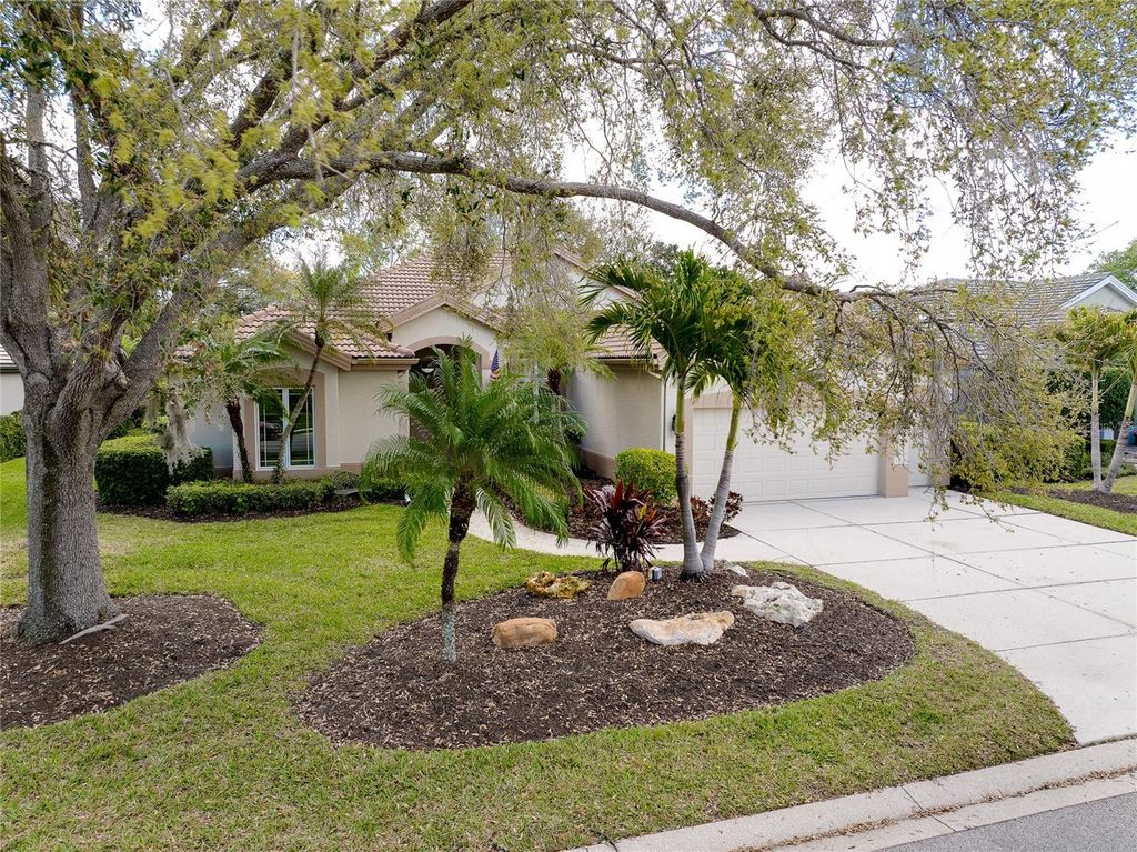 Image 6 of property listing at 5213 88TH ST E, Bradenton, FL 34211