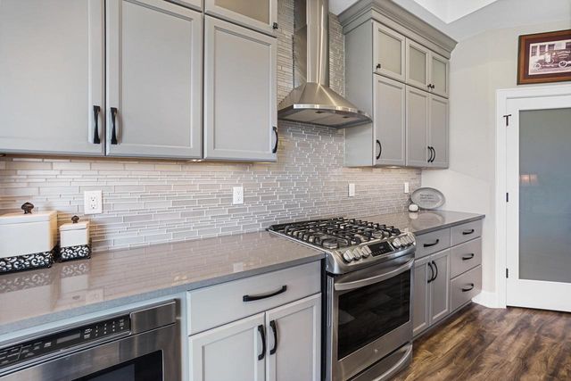 7916 E Stone Ridge DRIVE, Lannon, WI 53046