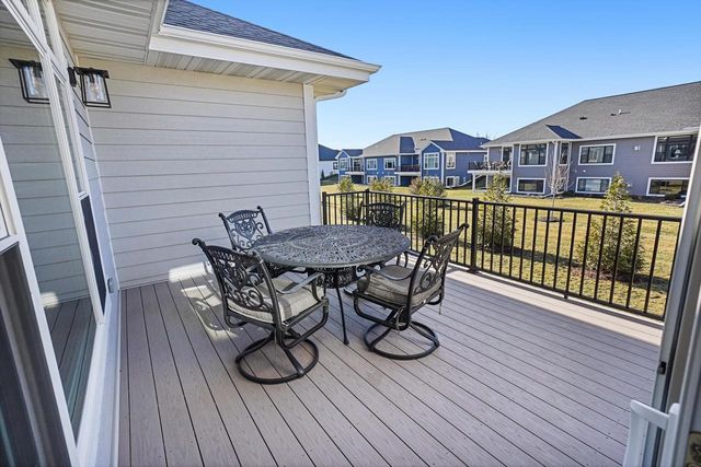 7916 E Stone Ridge DRIVE, Lannon, WI 53046