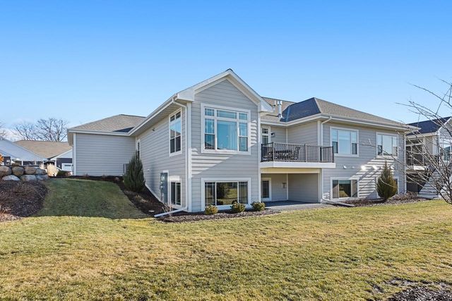 7916 E Stone Ridge DRIVE, Lannon, WI 53046