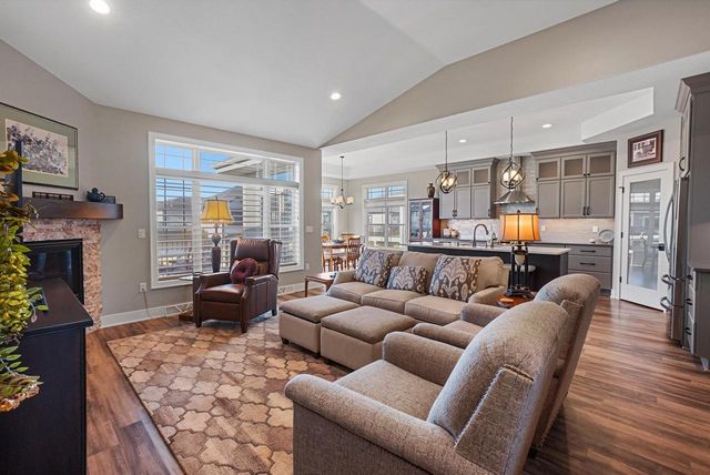 7916 E Stone Ridge DRIVE, Lannon, WI 53046