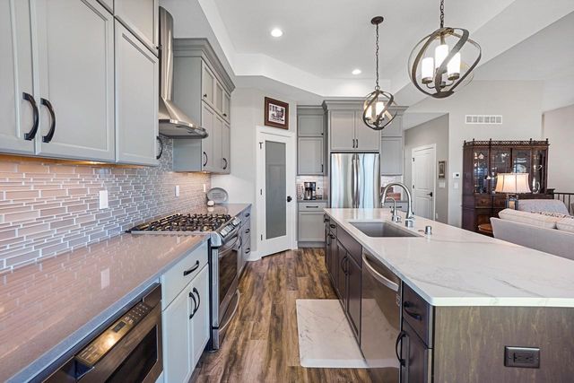 7916 E Stone Ridge DRIVE, Lannon, WI 53046