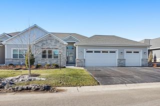 7916 E Stone Ridge DRIVE, Lannon, WI 53046