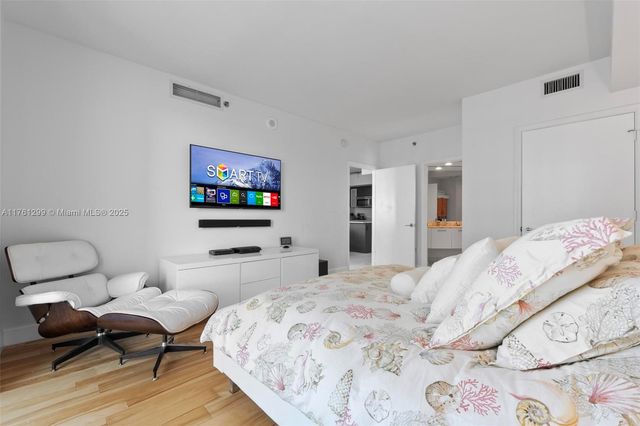 500 Brickell Ave 2510, Miami, FL 33131