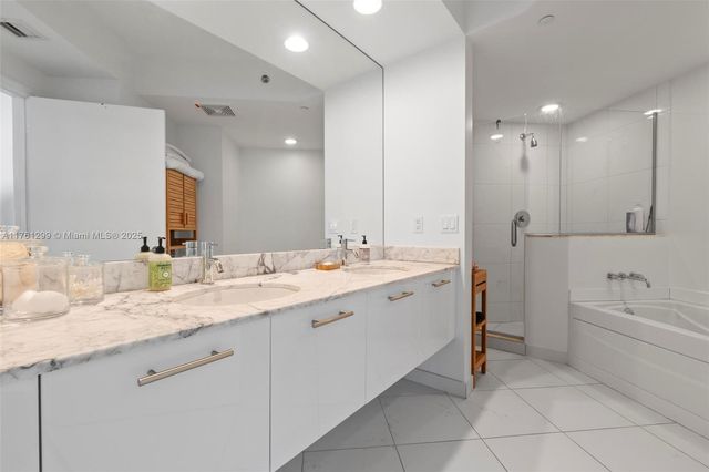 500 Brickell Ave 2510, Miami, FL 33131