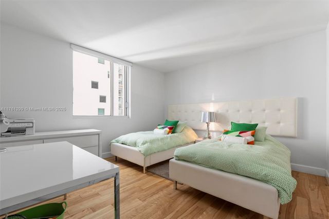 500 Brickell Ave 2510, Miami, FL 33131