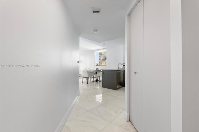 500 Brickell Ave 2510, Miami, FL 33131