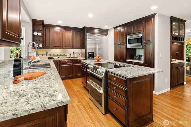 13605 NE 48th Place, Bellevue, WA 98005