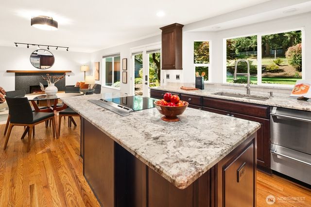 13605 NE 48th Place, Bellevue, WA 98005