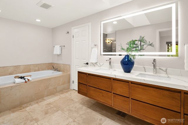13605 NE 48th Place, Bellevue, WA 98005