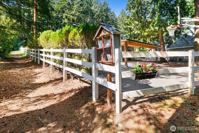 13605 NE 48th Place, Bellevue, WA 98005