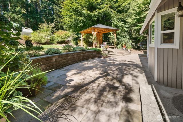 13605 NE 48th Place, Bellevue, WA 98005