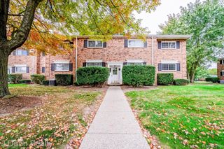 653 E Fox Hills Drive 49, Bloomfield Charter Township, MI 48304