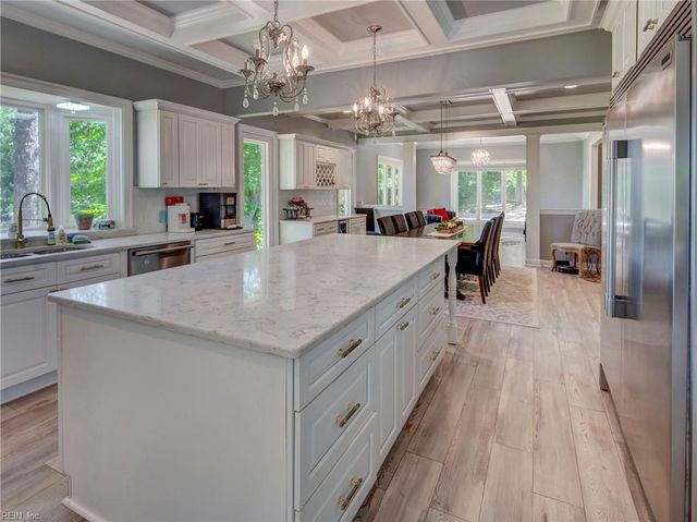 208 Mariners CIR, Smithfield, VA 23430