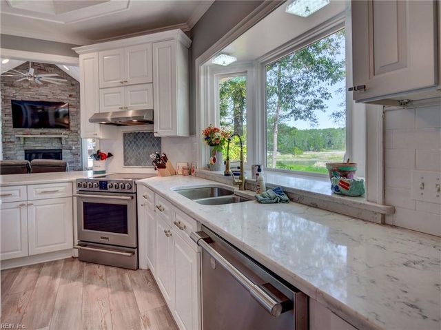 208 Mariners CIR, Smithfield, VA 23430