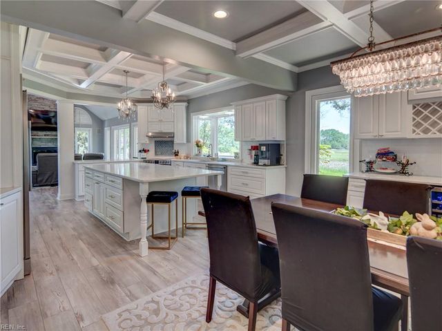 208 Mariners CIR, Smithfield, VA 23430