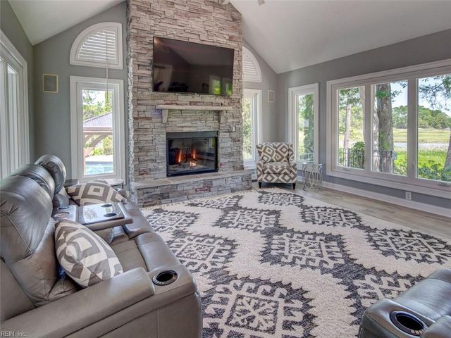 208 Mariners CIR, Smithfield, VA 23430