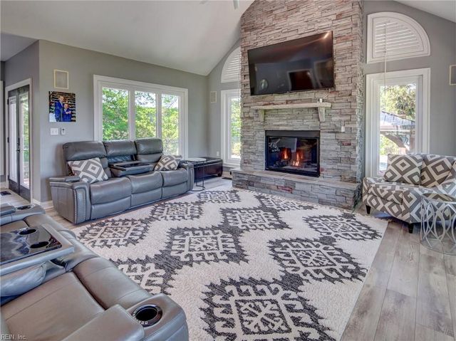 208 Mariners CIR, Smithfield, VA 23430